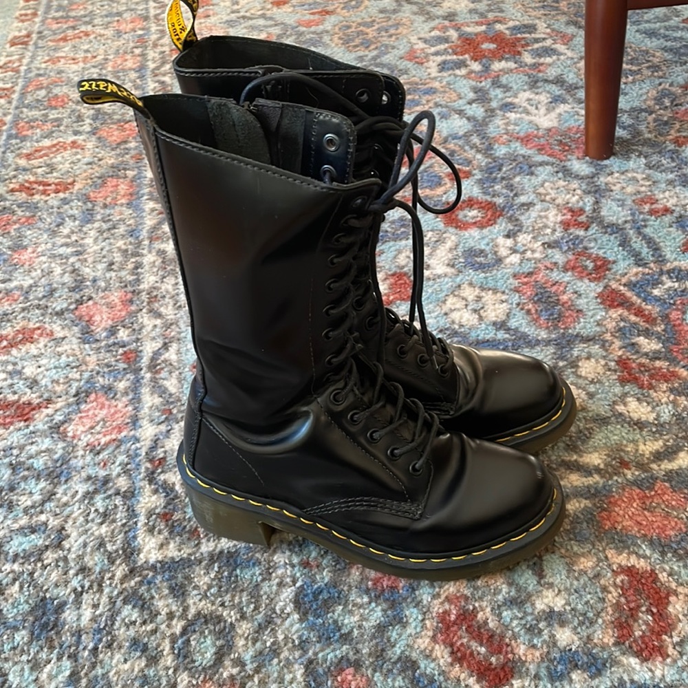 Dr. Marten Ana zip up boot